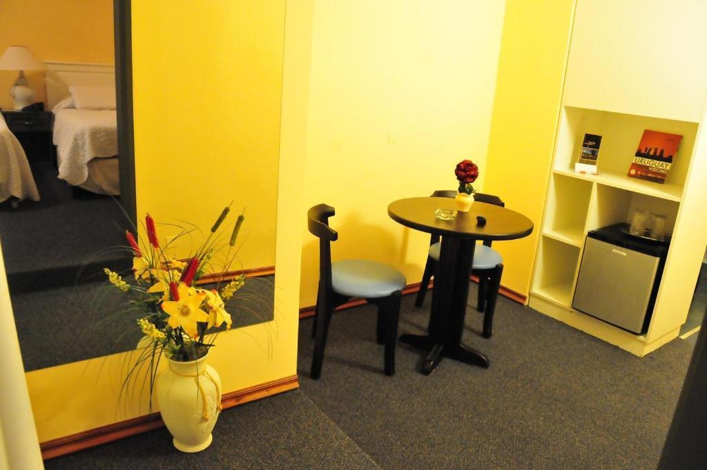 Hotel Urbano Carmelo Bilik gambar