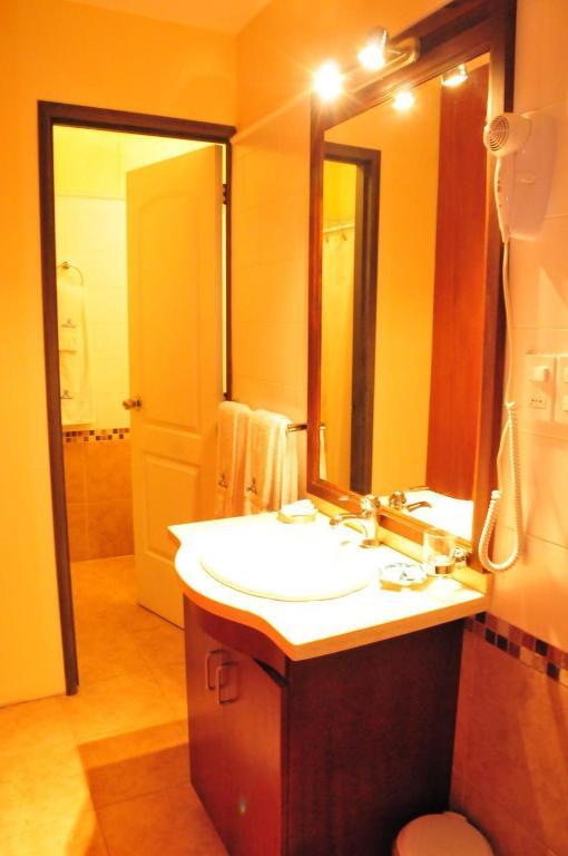 Hotel Urbano Carmelo Bilik gambar